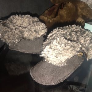 New Zara mini suede fur baby boots with star